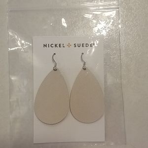 Nickel and suede blank canvas size small teardrop